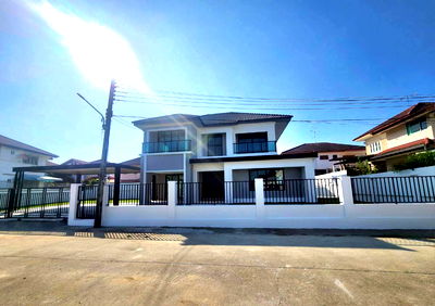 Houses for sale Big C Ratchaphruek : Renovated second-hand house for sale in Chonlada Bangbuathong project, corner unit, Near Central Westgate and Bang Phlu station of the Purple Line MRT