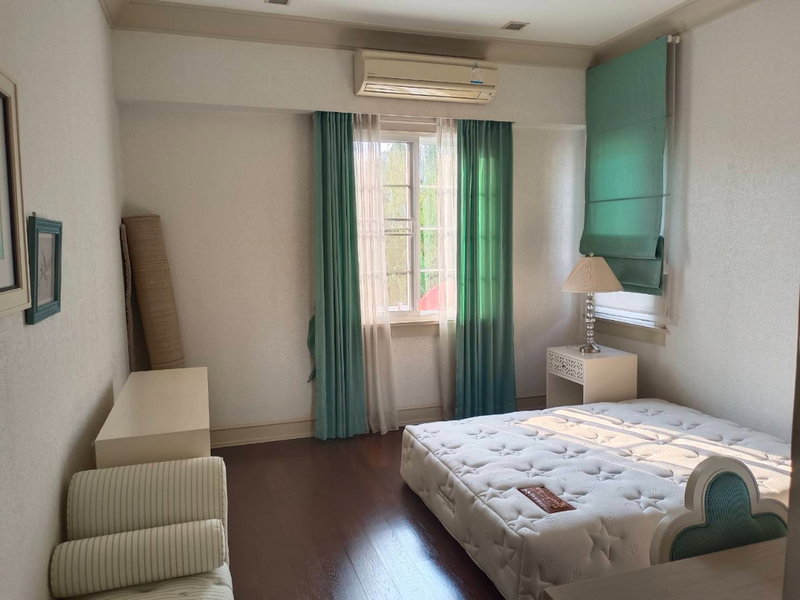 บ้านเดี่ยวให้เช่า : ให้เช่า บ้านเดี่ยวสวย 4 ห้องนอน ที่ หมู่บ้านนาราสิริ บางนา, ใกล้ห้างเมกะ บางนา