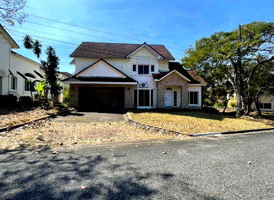 Houses for sale Si Racha Chonburi : FOR SALE  HOUSE PROPERTY  9100000 BAHT.