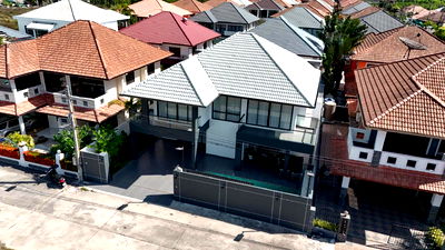 Houses for sale Jomtien Sai 2 : Luxury Pool Villa Near Jomtien Beach – Only 750 Meters to the Sea