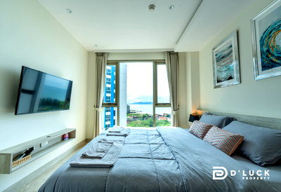 Condos for sale : Luxury Condo for Sale in Pattaya: The Riviera Monaco - Sea View with Jacuzzi