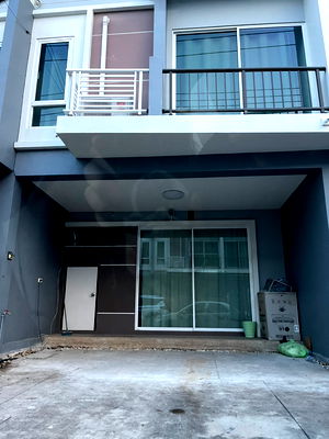 ทาวน์โฮม ถนนพระองค์เจ้าสาย คลอง 4 : ศุภาลัย เบลล่า คลอง 4  ทาวน์โฮม 2 ชั้น ทำเลดี อยู่เองก็ดี ลงทุนก็ได้ 