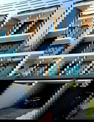 ทาวน์โฮมให้เช่า : [โฮมออฟฟิศหรู] 3.5 ชั้น หลังใหญ่เนื้อที่เยอะ📍Glam ลาดพร้าว 71 | ใจกลางลาดพร้าว - โชคชัย 4 | ใกล้ Central Eastville 4 กม. 