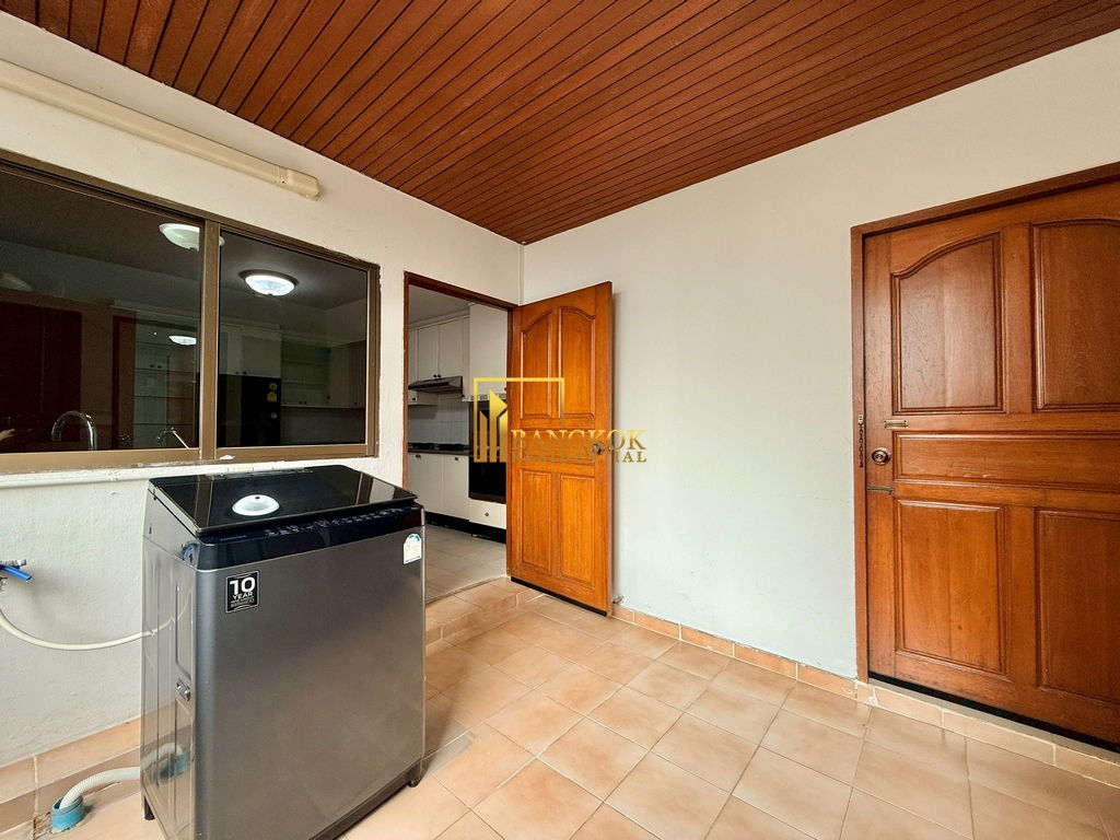 รูป Spacious 3 Bedroom Apartment For Rent in Phrom Phong Area - BR21158AP - รูปที่ 29/39