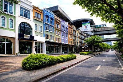 Apartment building for rent : Near BTS Punnawithi (349m) and BTS Udom Suk (899m).