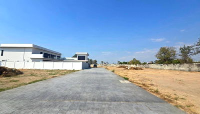 ที่ดิน บางละมุง ชลบุรี : ขายที่ดินรวมสิ่งปลูกสร้างในพัทยา พิกัด อยู่ด้านหลังโรงเรียนธาราพัฒนา