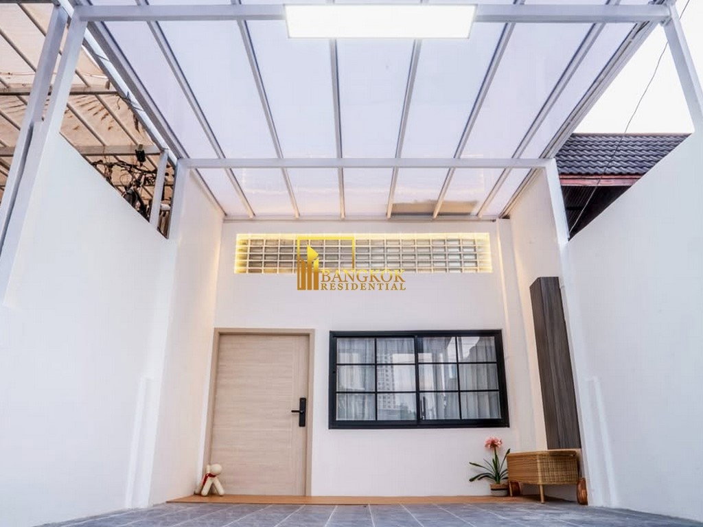 รูป Khlongtan Niwet | Renovated 3 Bedroom House in Phra Khanong - BR28322SH - รูปที่ 1/14