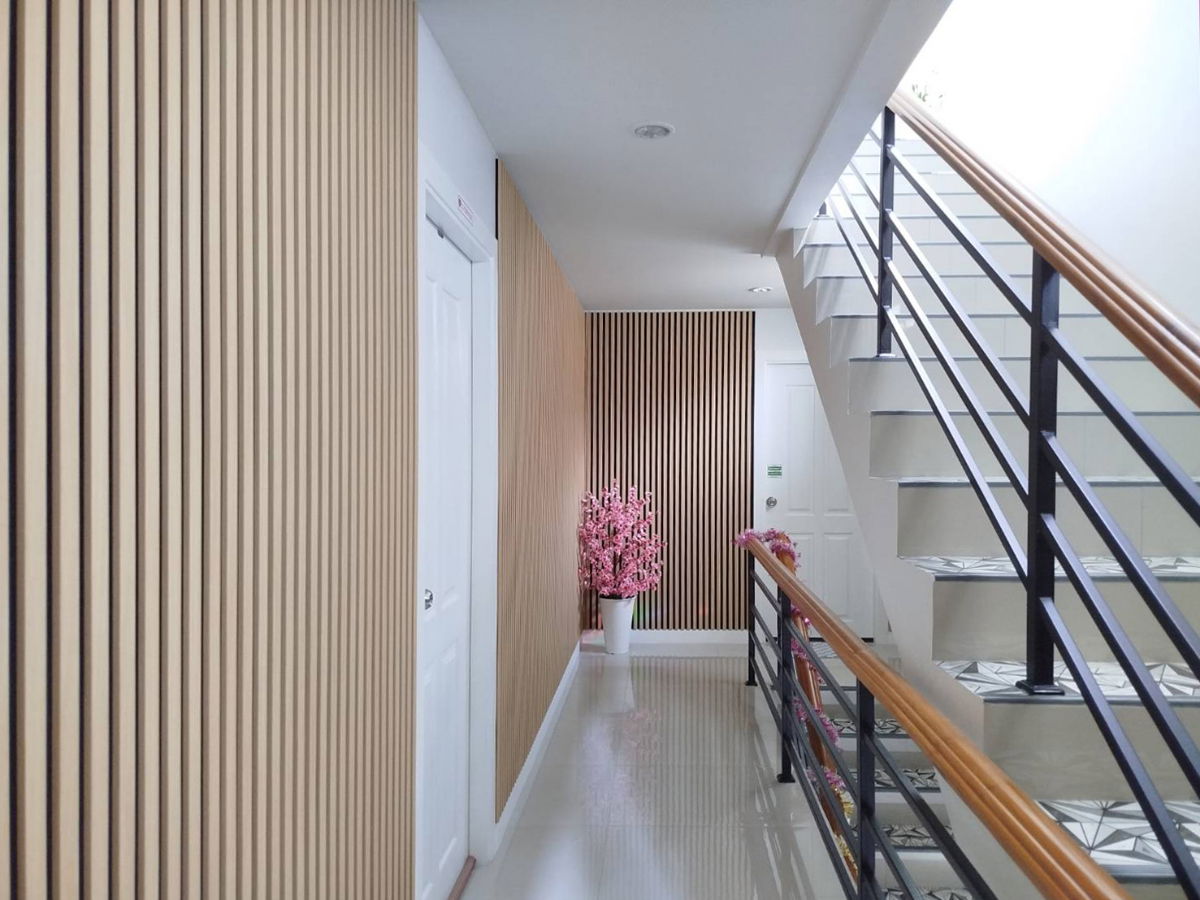 รูป ที่พักอาศัยสำหรับคนรุ่นใหม่ เงียบสงบ เป็นส่วนตัว สร้างใหม่ เฟอร์ครบ ตู้ เตียง เครื่องแป้ง ทำงาน แอร์ ตู้เย็น มีที่จอดรถ - รูปที่ 110/114