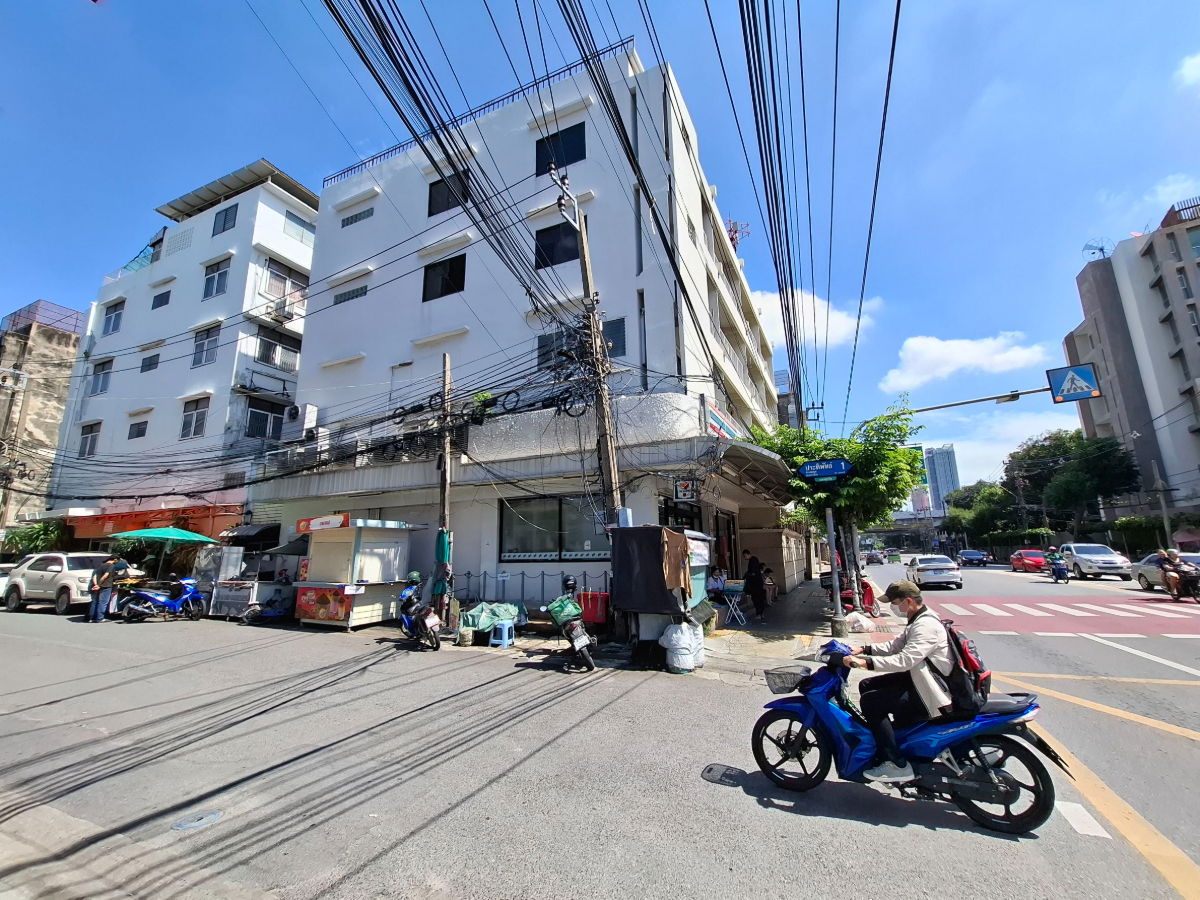 รูป อาคารพาณิชย์ 4.5 ชั้น (สำนักงาน+ร้านค้า)ใจกลางเมือง ใกล้ BTS สะพานควายและอารีย์ ถนนประดิพัทธิ์ แขวงพญาไท เขตพญาไท กรุงเทพฯ - รูปที่ 4/58