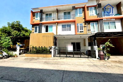 ขายทาวน์โฮม : ขายทาวน์โฮม 3 ชั้น The Trust นวลจันทร์ ใกล้ทางด่วนเอกมัย-รามอินทรา