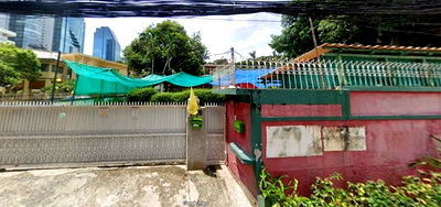 Houses for rent MRT Phetchaburi : House for rent, Sukhumvit Soi 12, large living area, affordable price.