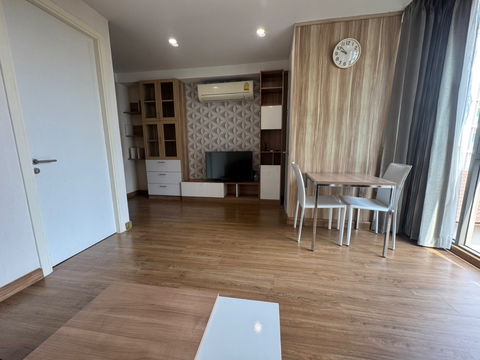 The nimmana condo Nimman soi 6 18,000 B/month