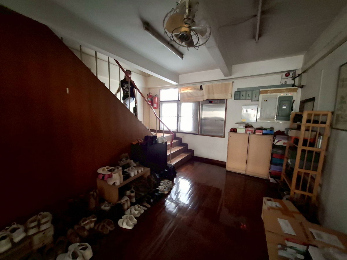 รูป อาคารพาณิชย์ 4.5 ชั้น (สำนักงาน+ร้านค้า)ใจกลางเมือง ใกล้ BTS สะพานควายและอารีย์ ถนนประดิพัทธิ์ แขวงพญาไท เขตพญาไท กรุงเทพฯ - รูปที่ 44/58