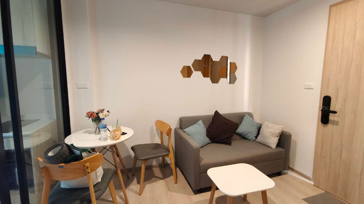 picture For Renr  Nue Noble Ngamwongwan   12,000 - 1/10