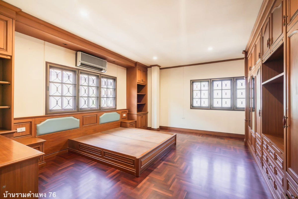 รูป ขายบ้านเดี่ยว หมู่บ้านปรีชาล้ำเพชร รีโนเวทใหม่ ซอยรามคำแหง 76 ที่ดิน 111 ตารางวา  3 ห้องนอนใหญ่  3 ห้องน้ำใหญ่   จอดรถในบ้าน 4 คัน  หน้าบ้าน 4 คัน - รูปที่ 11/12