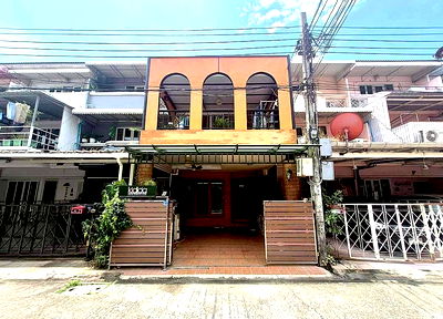 Townhouses for sale Panyapiwat Technological College : Townhome for sale, Baan Suan Thana Park Gallery, beautifully decorated, shady atmosphere, near Central Rattanathibet, size 21 sq m.