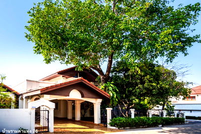 Houses for sale Tawanna : Beautifully Renovated Detached  House for Sale – Soi Ramkhamhaeng 76   111 sq.wah   • 3 large beds • 3 baths • Parking for 4 cars inside the property