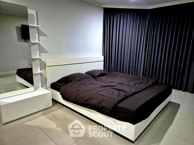 คอนโดให้เช่า : คอนโด 1-ห้องนอน ที่ สุขุมวิท สวีท คอนโดมิเนียม ใกล้ BTS นานา (ID 2475190)