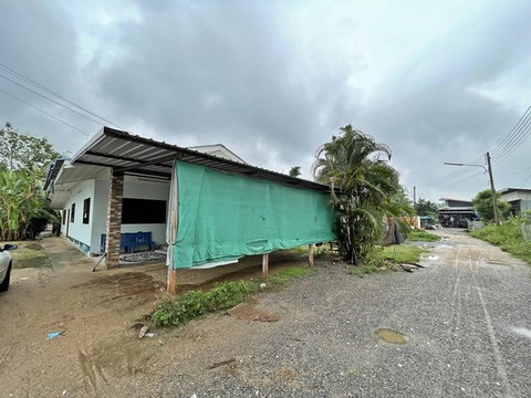 FOR SALE  HOUSE PROPERTY  883000 BAHT.