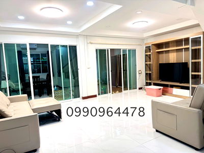 Townhouses for rent Pracha Uthit Huai Khwang : 🌟Ready to move in! Newly renovated townhome in Huai Khwang, 5 bedrooms, 4 bathrooms