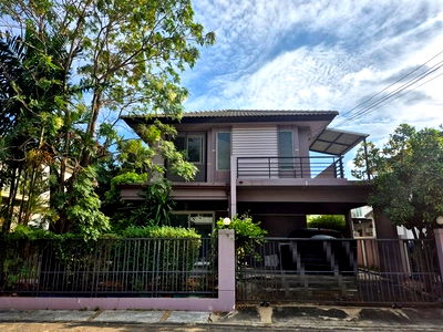 Houses for rent Bangkok-Chon Buri Motorway : B1048 House for rent in Parichat Village, Soi Khum Klao 11.