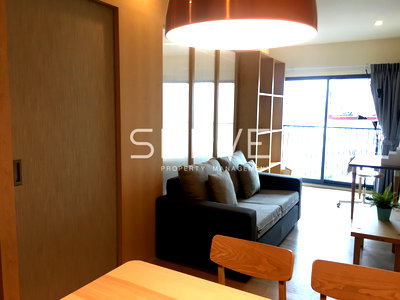 เช่าคอนโด พร้อมพงษ์ : 🔥25K🔥 -  สตูดิโอ มีอ่าง ห้องสวยกั้นเป็นสัดส่วน บนทำเลดีๆ คอนโดเชื่อมต่อเข้า BTS ทองหล่อ และใกล้ห้างหรู ที่ Noble Remix / ให้เช่าคอนโด