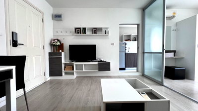 Condos for sale 700 Year Sports Arena Chiang Mai : For sale D Condo Sign, pool view, walking distance to Central Shopping Mall. Tel: 098-9690236 (Janny)