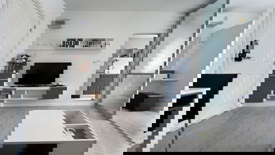 ขาย D condo sign วิวสระว่ายน้ำ สามารถเดินไปเซ็นทรัลได้เลย โทร: 098-9690236 (แจน)