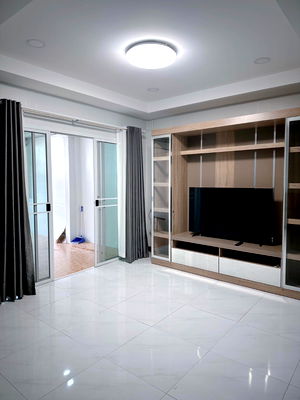 Townhouses for rent Bangkok : [For Rent] Townhome | Ratchada 18, Huai Kwang 5 Bedrooms | 4 Bathrooms