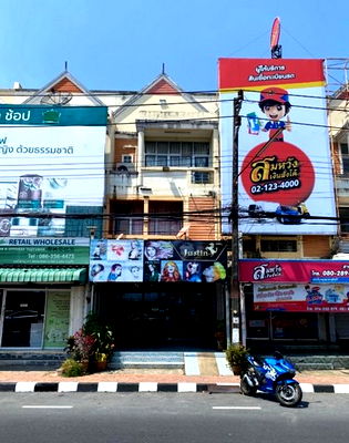 Shophouses for sale Phuket : FOR SALE  COMMERCIAL BUILDING PROPERTY  9350000 BAHT.