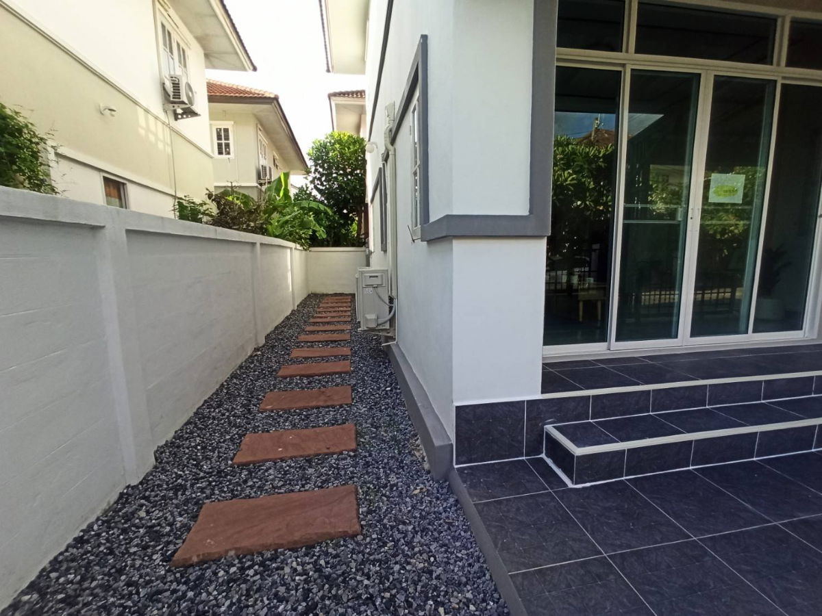 รูป S2765 ขายบ้านแฝด ราคาพิเศษ บุรีรมย์ เลียบคลองสอง ซาฟารีเวิลด์ ตกแต่งใหม่พร้อมอยู่ - รูปที่ 4/16