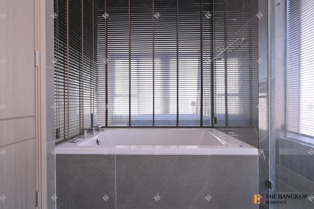 รูป  The Esse at Singha Complex 💎 ยูนิตสวย เฟอร์ครบ พร้อมอยู่ ใกล้ Arl มักกะสัน  - รูปที่ 9/10