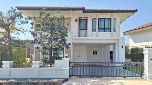 House for rent in The Prominence project, Mueang Chiang Mai district. 3 bedrooms, 3 bathrooms. Rent: 40,000 baht/month.