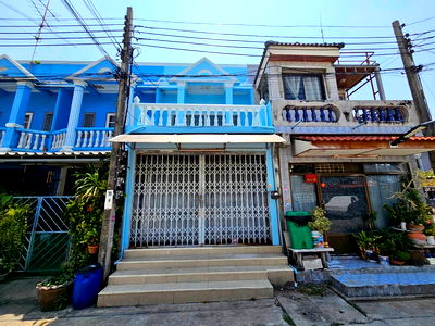 Townhouses for rent Bangkok : ✨ For Rent: Newly Renovated Townhouse, Baan Wang Thong Village, Phetkasem 77. 18 sq.wa, 2 floors, 2 bedrooms, 2 bathrooms. 9,000 THB/month. 🏡💖