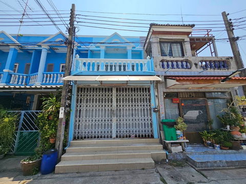 ✨ ให้เช่า ทาวน์เฮ้าส์รีโนเวทใหม่ หมู่บ้าน บ้านวังทอง เพชรเกษม 77 ขนาด 18 ตรว 2 ชั้น  2 นอน 2 น้ำ 9000 บาท 🏡💖