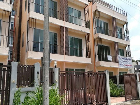 FZF_051 ขายทาวน์เฮ้าส์ นวมงคล คันคลองชลประทาน ต. ช้างเผือก อ.เมืองเชียงใหม่ จ.เชียงใหม่