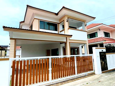 Houses for sale  Bang Saen Fish Market : Sale Piyawat 3 Bangsaen, special price 4.99 million baht