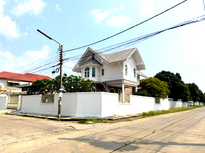 Houses for sale Bangkok : FOR SALE – Corner Single Detached House, Muang Thong 4 Village, Near BTS Punnawithi | Quiet & Private Residential Area with Convenient Access