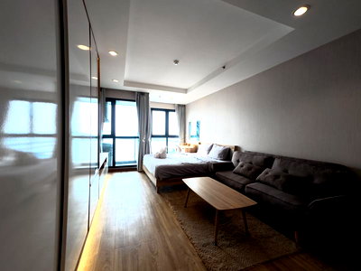 Condos for rent Robinson Sriracha : For rent: Ladda Plus Condo Sriracha. Great value, beautiful room, high floor, sea view.