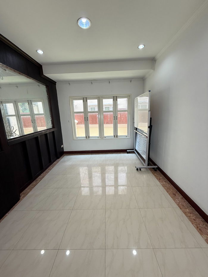 รูป เช่าบ้าน หมู่บ้านภัสสร 4 ธัญบุรี 5ห้องนอน 3ห้องน้ำ - รูปที่ 8/10