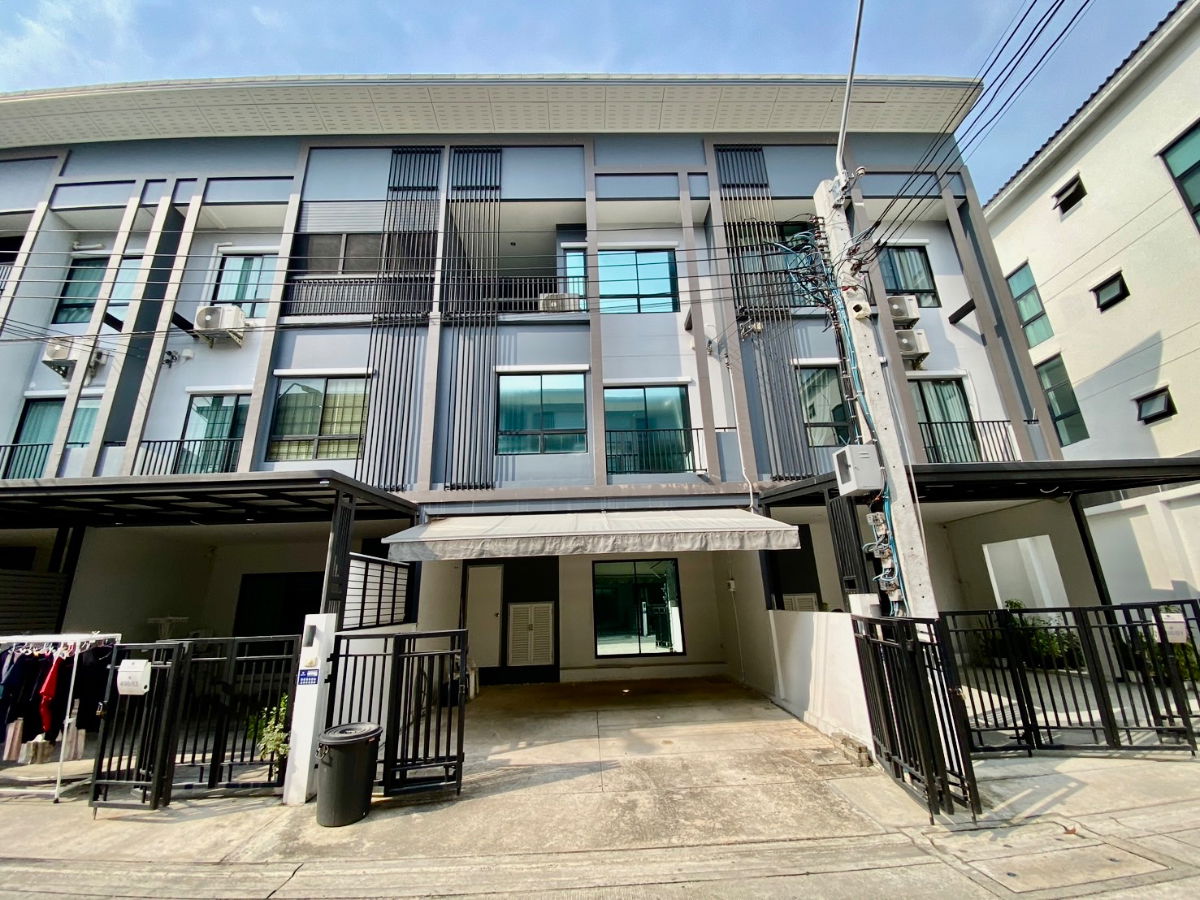 รูป ให้เช่า ทาวน์โฮม 3 ชั้น สัมมากร อเวนิว รามอินทรา–วงแหวน ใกล้รถไฟฟ้าสายสีชมพู เพียง 4 นาที พร้อมเฟอร์ SB ครบชุด - รูปที่ 1/27