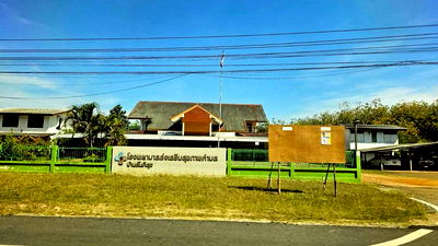 Land for sale Rayong : Land for sale, 100 square wah, available for 350,000 baht per month. Located 5 km from Highway 344 (Ban Bueng - Klaeng).