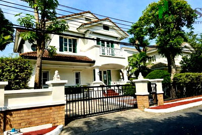 Houses for rent Phra Khanong : Detached house for Rent Nantawan Sukhumvit 77 (SPSEVE1729)
