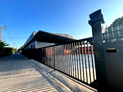 เช่าโรงงาน วิทยาลัยเทคนิคกาญจนาภิเษกมหานคร : โกดังพร้อมสำนักงาน สภาพใหม่ / พื้นที่ใช้สอย 942 ตารางเมตร / บนที่ดิน 1.5 ไร่ (600 ตารางวา) / ทำเลซอยเชื่อมสัมพันธ์ หนองจอก 