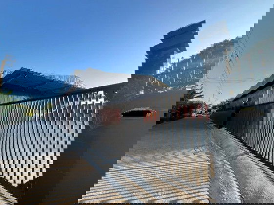 รูป โกดังพร้อมสำนักงาน สภาพใหม่ / พื้นที่ใช้สอย 942 ตารางเมตร / บนที่ดิน 1.5 ไร่ (600 ตารางวา) / ทำเลซอยเชื่อมสัมพันธ์ หนองจอก  - รูปที่ 1/12