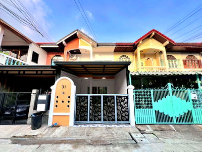 ทาวน์โฮม นิคมบางชัน : ทาวน์เฮ้าส์ 2 ชั้น ทำเลดี #หมู่บ้านเรือนทองนิเวศน์ ซอยเสรีไทย 44 เนื้อที่ 16.5 ตารางวา 2 ห้องนอน 2 ห้องน้ำ รีโนเวทใหม่ #แถมเฟอร์นิเจอร์