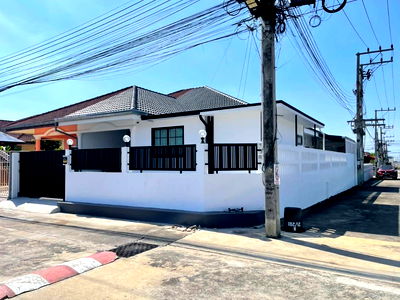 Twin houses for sale Rubberland : Twin house for sale (feels like a detached house), corner unit, Chokchai Garden Home 2.