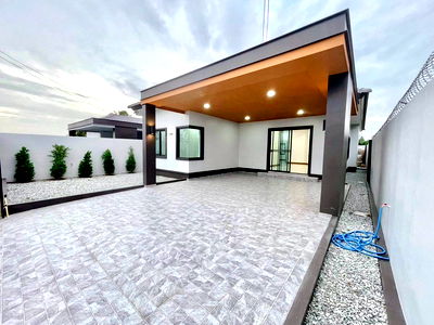 Houses for sale Chonburi : 3 Bedroom House for Sale in East Pattaya