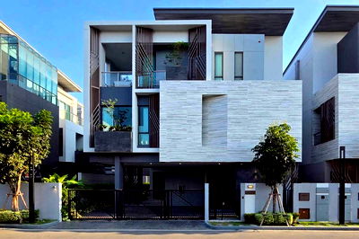 เช่าบ้านเดี่ยว ม.นานาชาติแสตมฟอร์ด : P0567/ให้เช่า The Gentry วิลล่าหรู 3 ชั้น โครงการใหม่ ใกล้ทองหล่อ เพียง 5 กม. เฟอร์ครบ พร้อมอยู่ ใกล้ Clubhouse