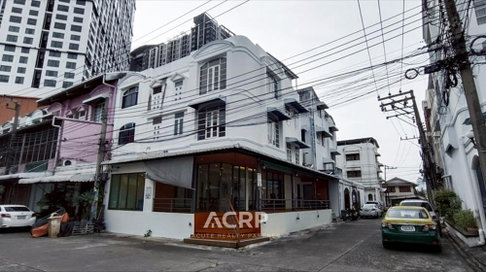 ขาย ทาวน์โฮม 3 ชั้น หลังมุม ทำเลดี พระราม 9 ซอย 11 เหมาะทำร้านอาหาร คาเฟ่ 